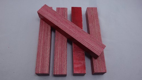 Pen-Blanks Multiplex rot eingefärbt