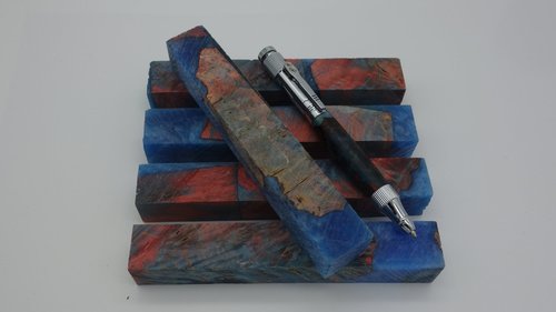 Stabilisierte Pen Blanks Rot-Blau mit Ahornmaserholz